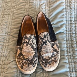 Vionic Black and Cream Slip-On Sneakers with Snakeskin Print